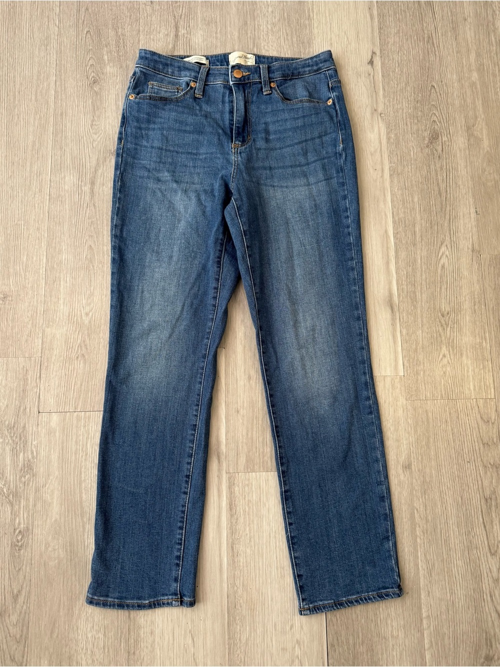 Universal Thread Women’s High Rise Slim Straight Blue Jeans Size 6 28R.